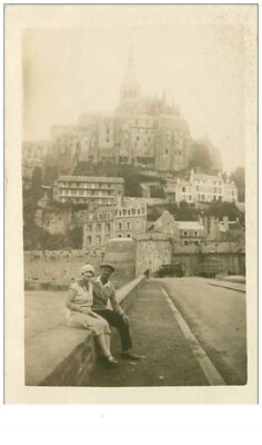 50.LE MONT SAINT MICHEL.N°19.CP FOTO.PAAR VOR DEM MONT ST MICHEL