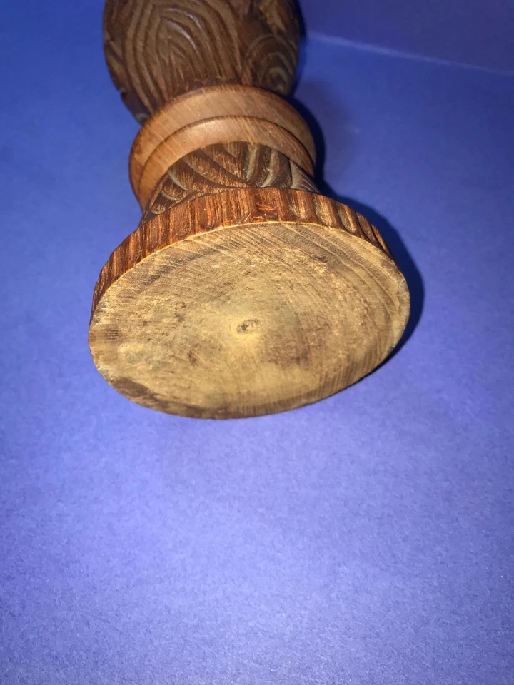 Candelabro alto ornamentado tallado a mano - 9-3/4" de alto Foto 4 de 4