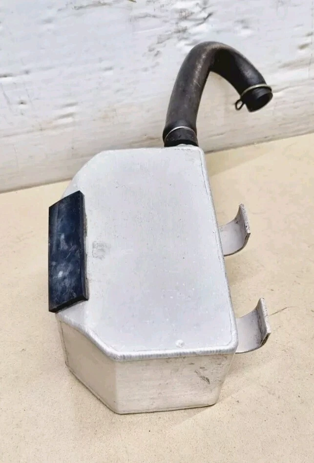 Honda CBR600 F4 Hrc Breather Tank 1999 2000 Fx Fy Castrol Honda Race CBR600F  - Image 2 of 4