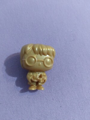 gold harry potter kinder joy -  K