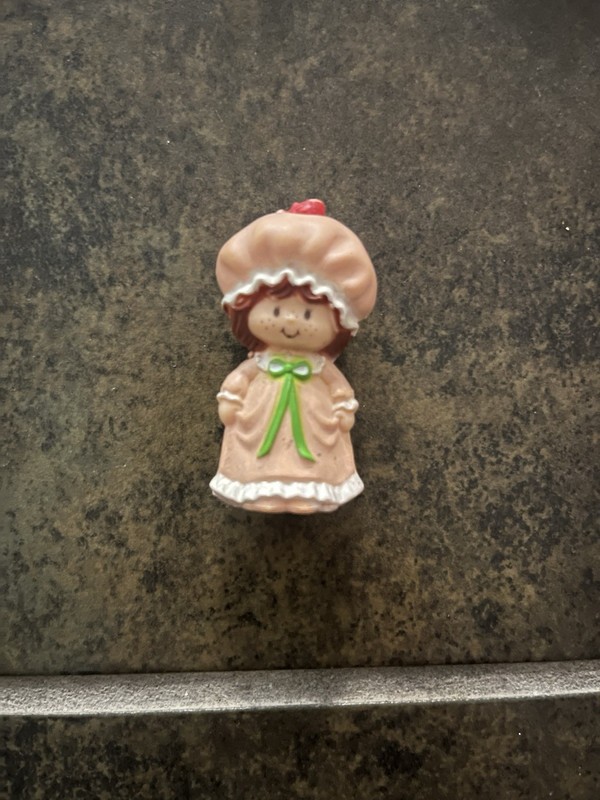 Strawberry Shortcake Herself PVC Mini Figure Pink Nightgown 1980s Kenner