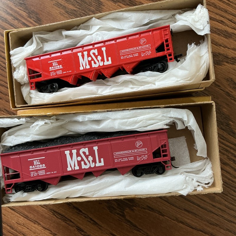 HO Scale train cars 2 Bachmann 4bay Quad Hopper Open Bay Car MSTL 541085 w/load