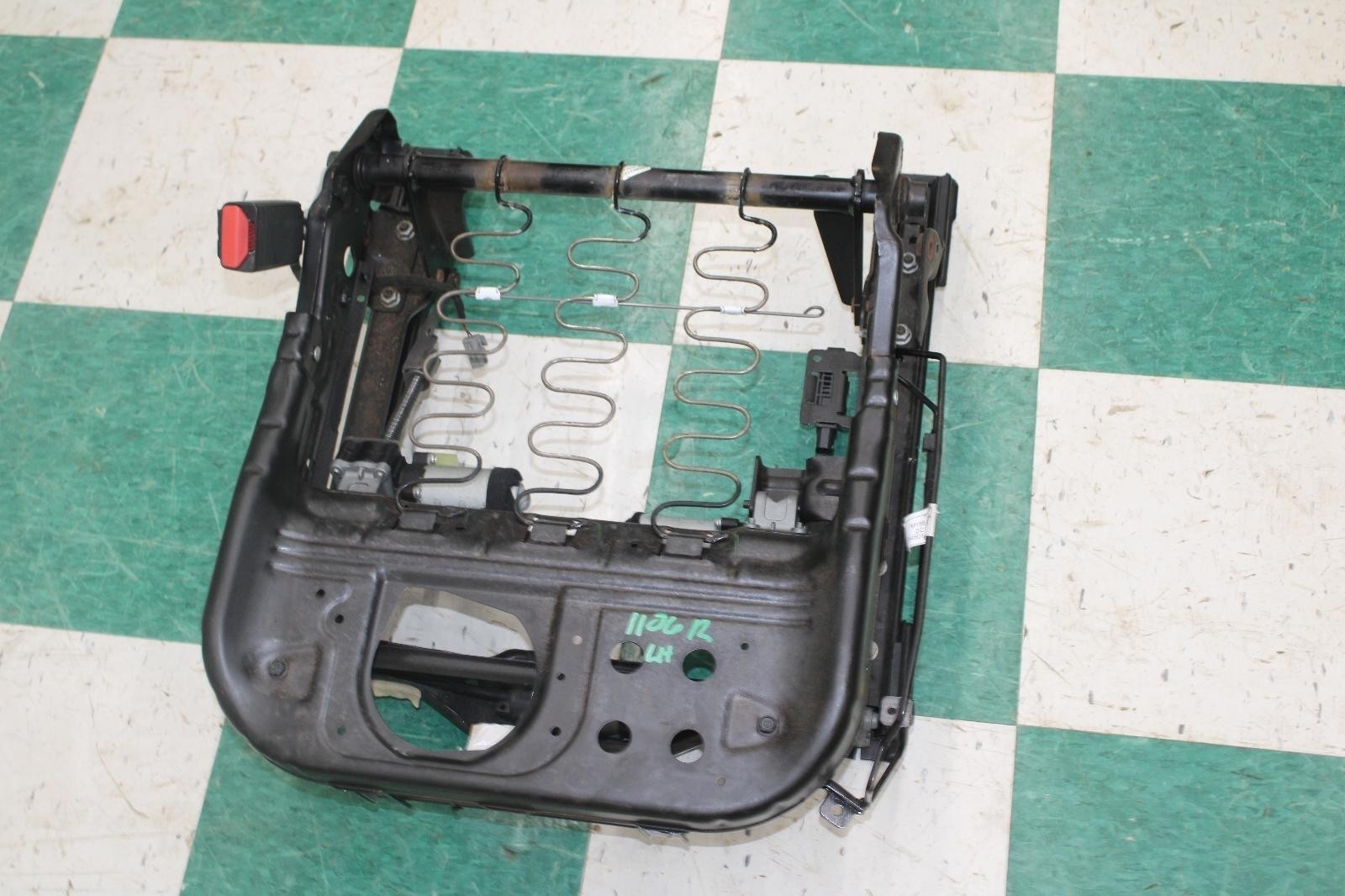 Maserati Ghibli 2014-2022 Front Left Track