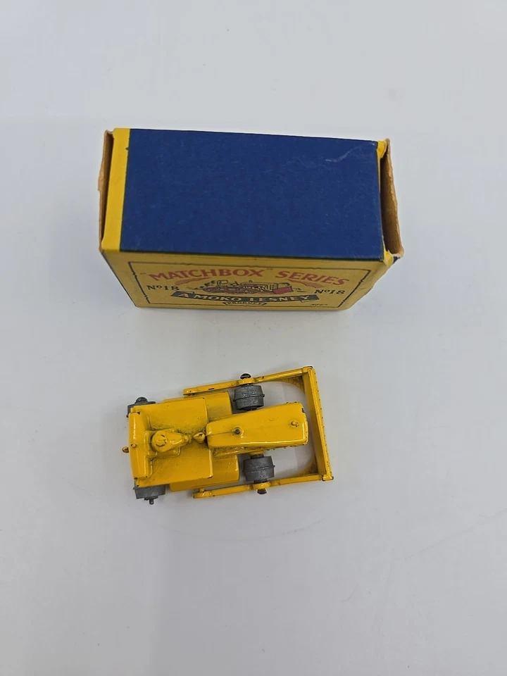 Matchbox Lesney #18 Caterpillar Bulldozer Original B2 Box Rare all Yellow - Image 2 of 4