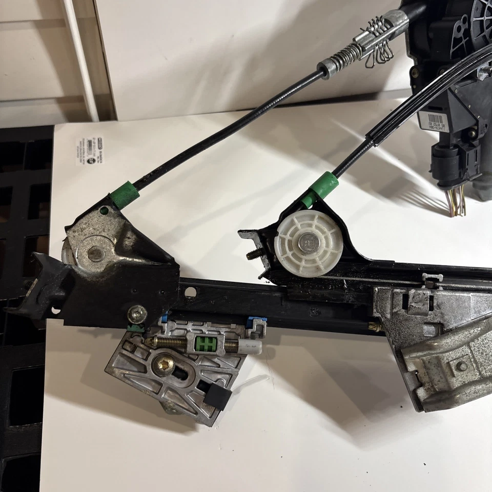 Porsche Boxster 1999 motor de ventana eléctrica izquierda OEM 98662410102 Foto 3 de 4