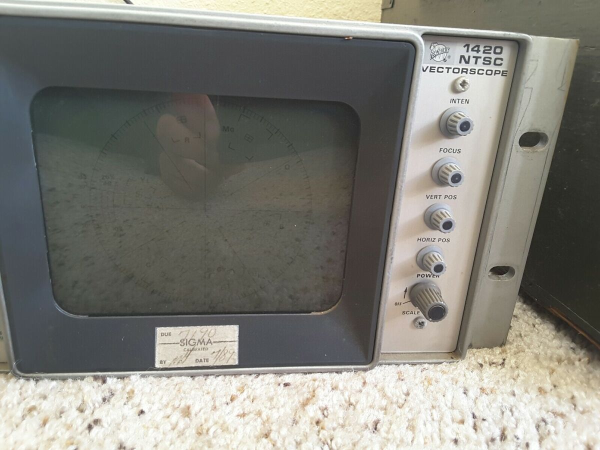 Tektronix Type 528 Waveform Monitor & 1420 NTSC Vectorscope Tektronix Type 528 Waveform Monitor & 1420 NTSC Vectorscope