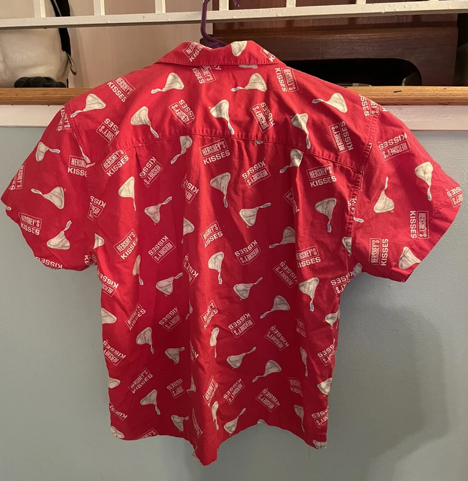 Hershey’s Kisses Red Camp Shirt Small Rare Vintage Clothing! - Image 2 of 4