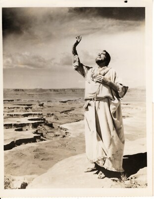 Max Von Sydow 7x9 original photo #B1476