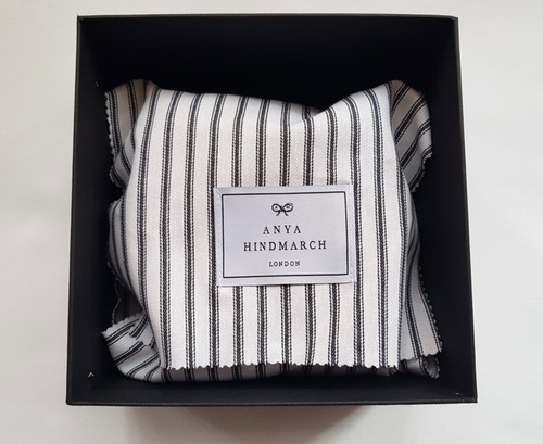 New Anya Hindmarch Bag Strap Pom Pom Motif - Picture 5 of 5