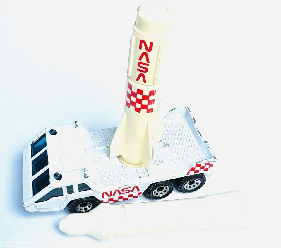 Matchbox 1985 Transporter Vehicle NASA Rocket Hauler 1:150 White Diecast Space - Image 4 of 4