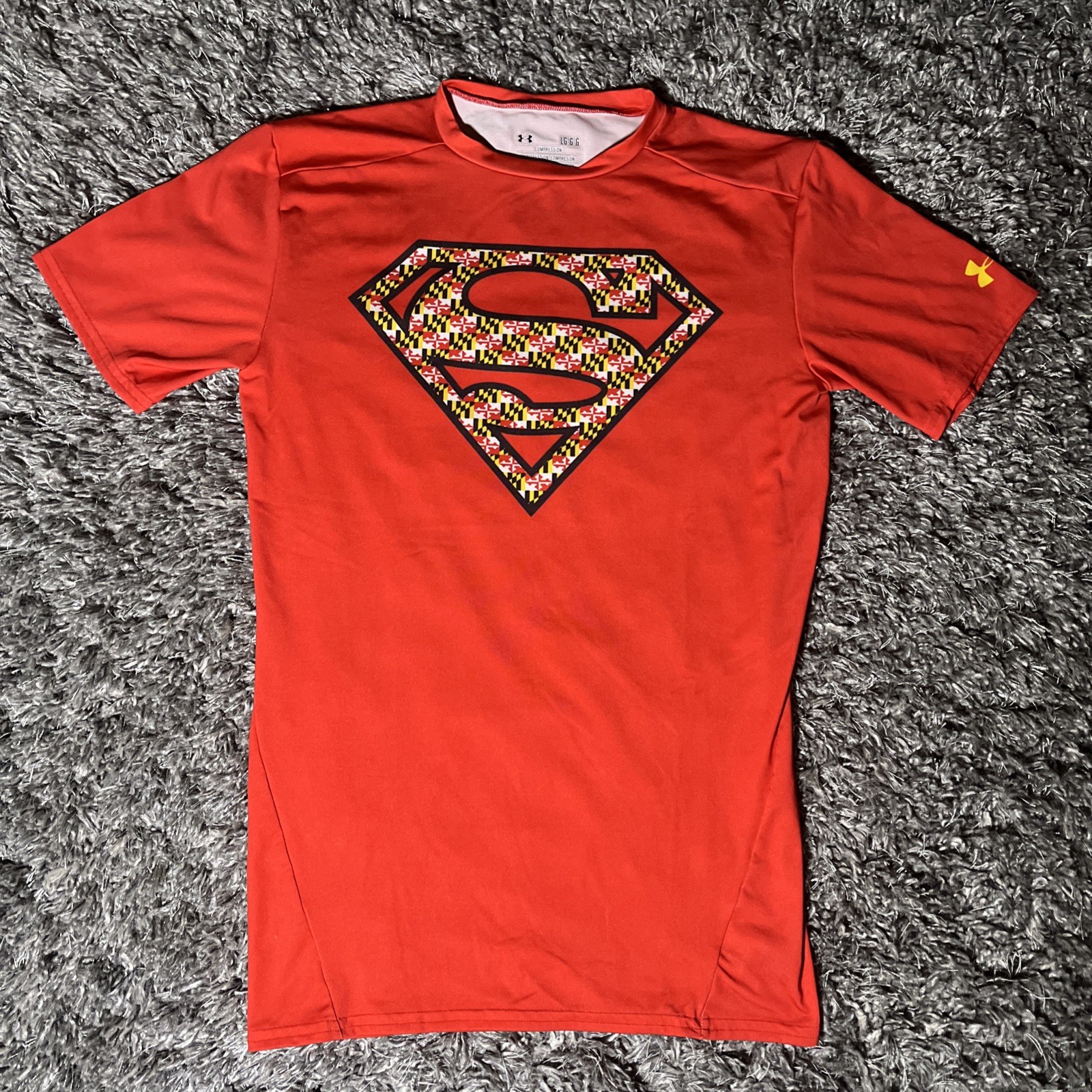 Superman Under Armour Compression Shirt Men’s L Red Heat Gear Short Sleeve HTF