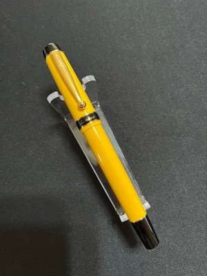 Pilot Lucina Fountain Pen B Nib Unused Rare Discontinued Yellow Finish