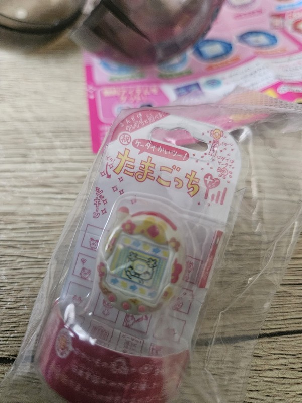 Bandai Tamagotchi Ringcolle! Tamagotchi 3 Keychain Ring Capsule Toy 2024