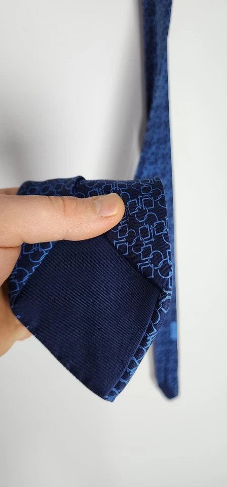 Corbata de seda vintage Hermès - azul oscuro con estampado geométrico | Hecho... - Imagen 4 de 4