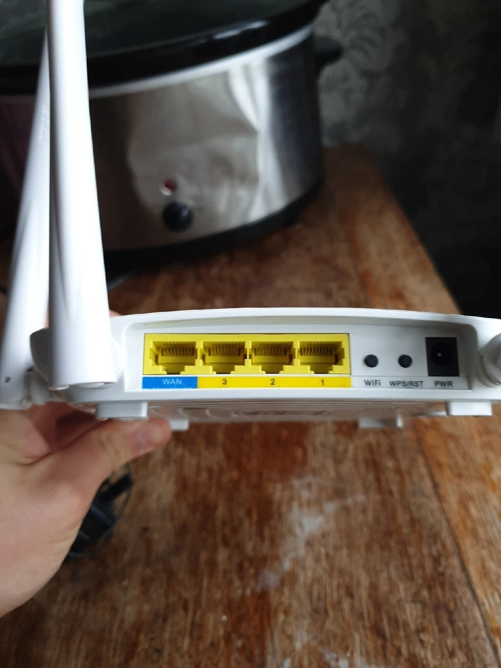 Tenda F9 600Mbps Wi-Fi Router with 4 * 6dBi Antennas, Easy Setup, Beamforming - Image 4 of 4