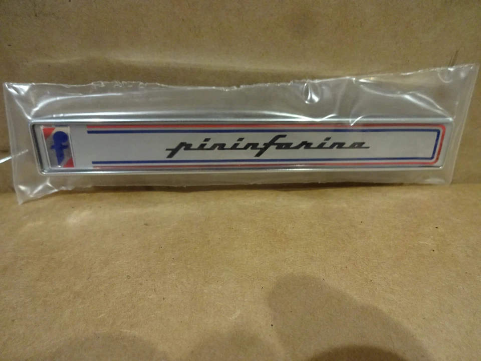 Ferrari Testarossa - Motivo "Pininfarina" P/N 61490200 Foto 3 de 4