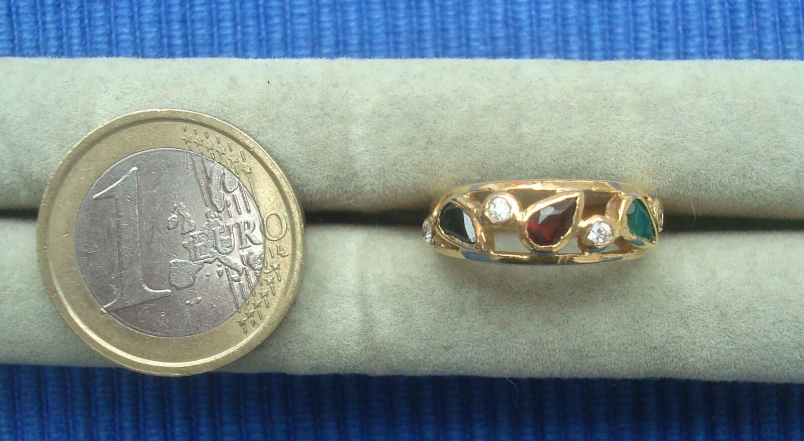 Bague rubis émeraude en métal plaqué or avec strass, le cadeau idéal pour anniversaire