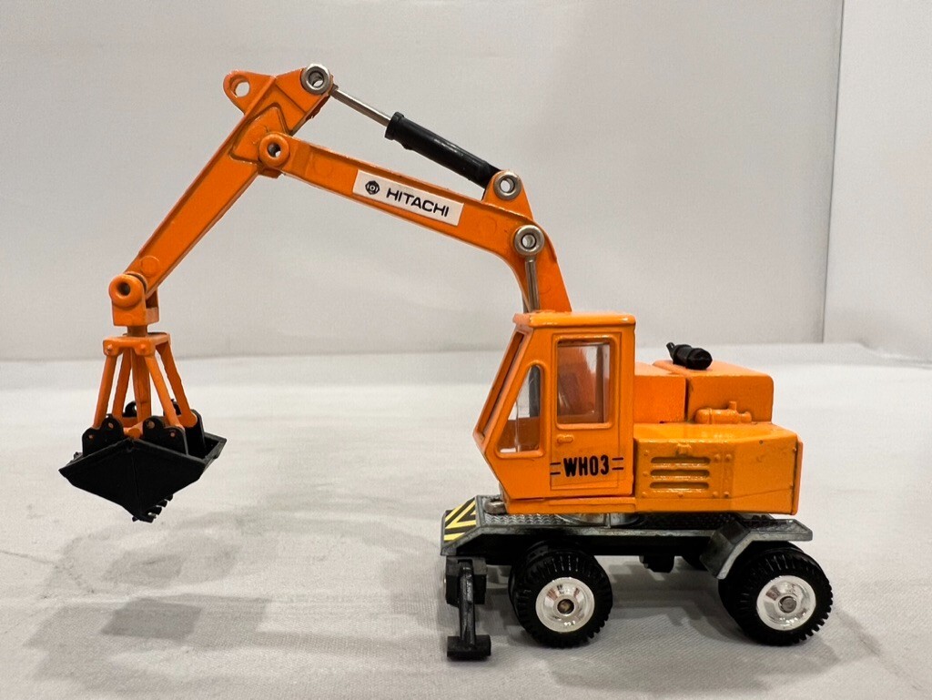 Grip Zechin Hitachi WH03 Wheel Excavator 1:70 Orange Digger