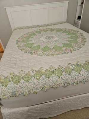 Vintage Quilt Star Burst Dahlia Center Cotton Hand Quilted Cottagecore 83x80'' 