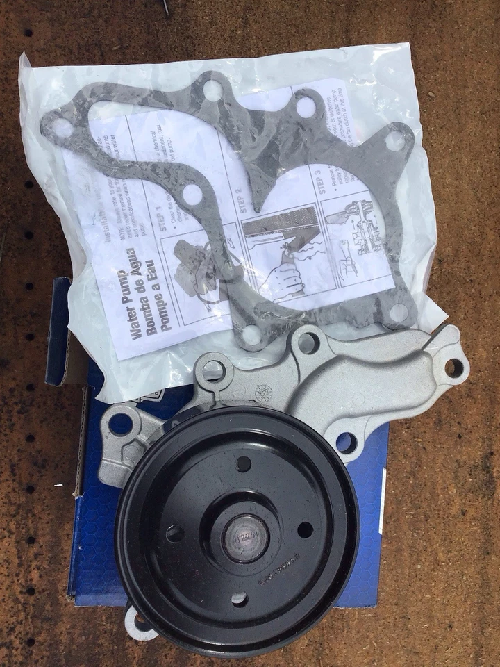 NUEVA bomba de agua del motor Carquest Premium: con junta T2302 Toyota 2.7,2.4,2.5 Foto 2 de 4