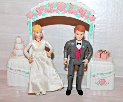 Fisher-Price Loving Family Bride & Groom Wedding Set with Dolls Cake Music Sound
