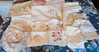 Gemischte Bettwäsche Vintage Konvolut Tischdecken Servietten Stickerei Durchbrochen 46 Teile LESEN