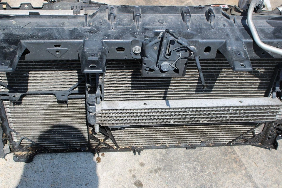 2007-2017 FORD EXPEDITION Radiator Support W/radiator Condensor Fan Oil Cooler - Imagem 2 de 4