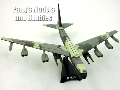 Boeing B-52 (BUFF) Stratofortress Bomber - Camo - 1/300 Scale