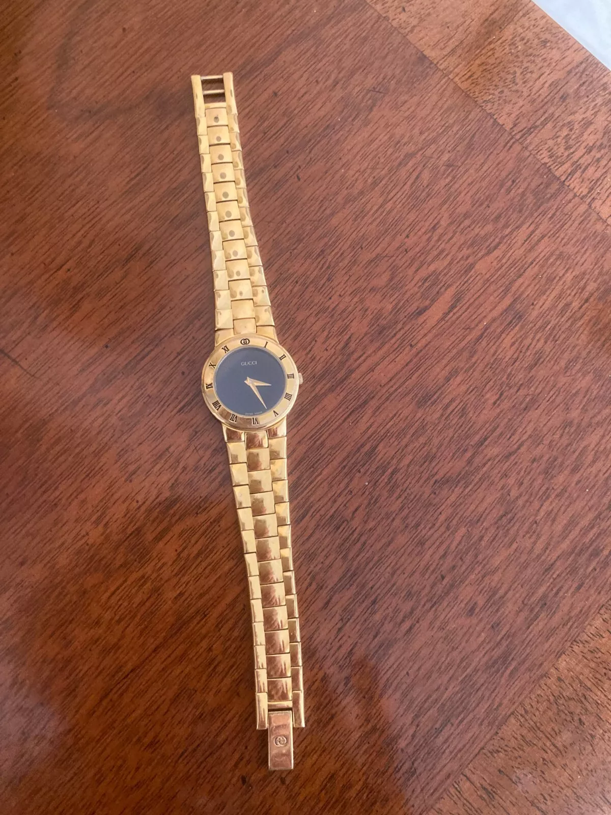 18 KT GOLD PLATED GUCCI WATCH   VINTAGE