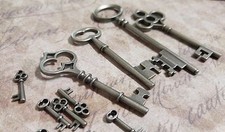 14 Skeleton Key Charms Pendants Silver Keys Steampunk Keys Assorted Lot