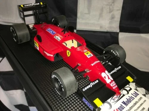 Modellini statici di auto da corsa Formula 1 Ferrari Ferrari