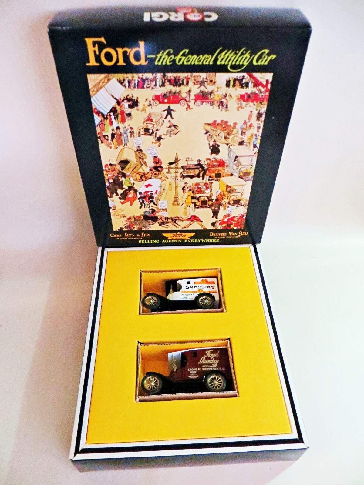 Corgi C90 Ford Model T Utility Van Sunlight Royal Laundry MIB Boxed