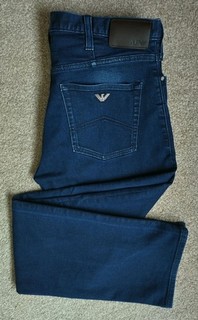 AJ ARMANI J21 STRAIGHT LEG BLUE JEANS. SIZE: 34" WAIST x 32" INSIDE LEG.
