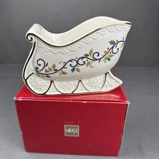 Mikasa Holly Sleigh Centerpiece Bowl Fine Porcelain 7.75" x 4.5" Christmas w/Box