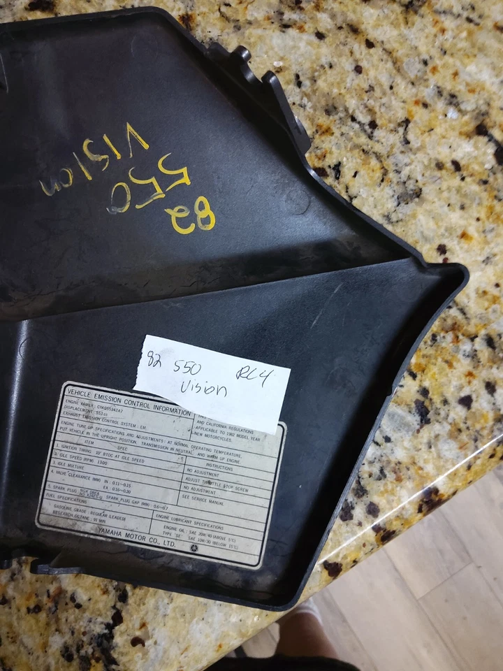 原始设备制造商 1982 年 82 雅马哈 Vision 550 XJ550 XJ550RJ 右侧保护套 RC4 — 第 3/4 张图片