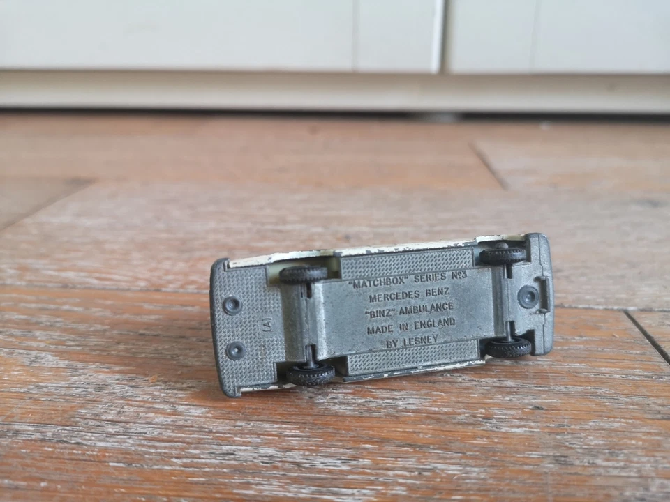 MATCHBOX LESNEY - MERCEDES BENZ - BINZ AMBULANCE N°3 - Immagine 3 di 3