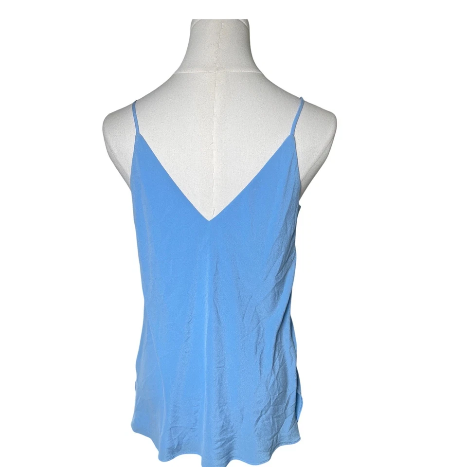 Camisola Balletcore Seda Cuello en V Azul Minimalista Lafayette 148 New York Petite Foto 2 de 4