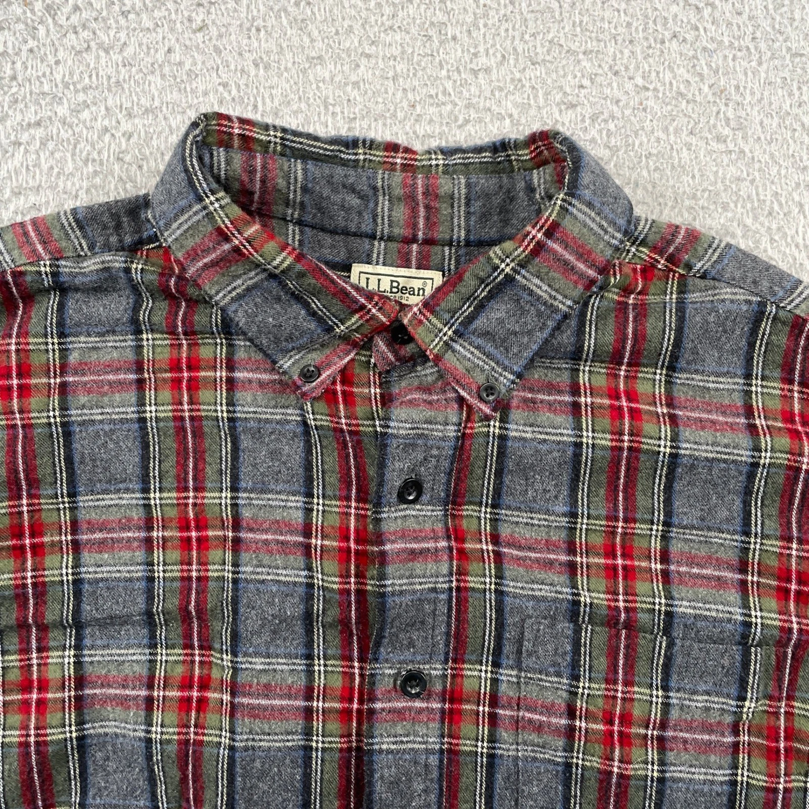 L.L. Bean Flannel Shirt Mens Large Grey Plaid Traditional Fit Button Down Cotton