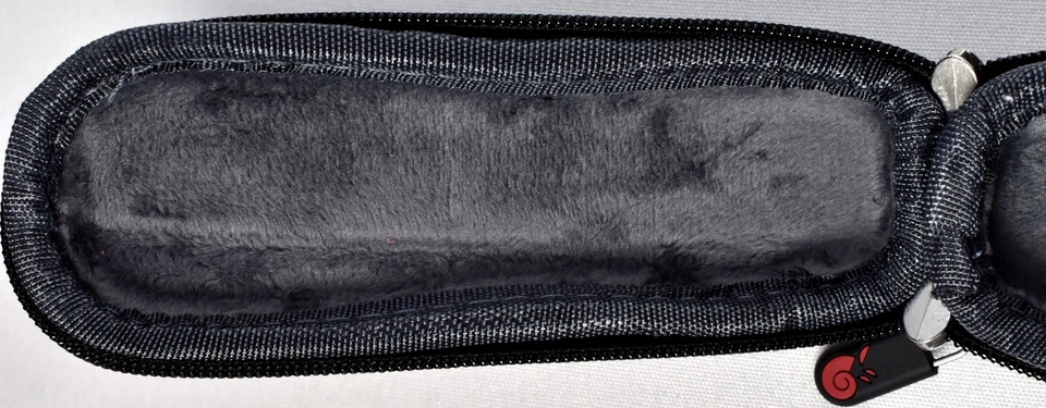 LOGITECH Hermitshell Compact Soft-Lined Carrying Case NEW - Image 3 of 3