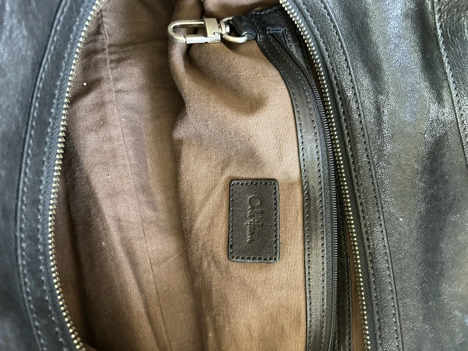 Bolso de mano Hobo Cole Haan para mujer de cuero plisado negro con borla Foto 4 de 4