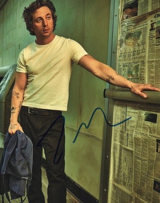 JEREMY ALLEN WHITE SIGNED PHOTO (1) THE BEAR