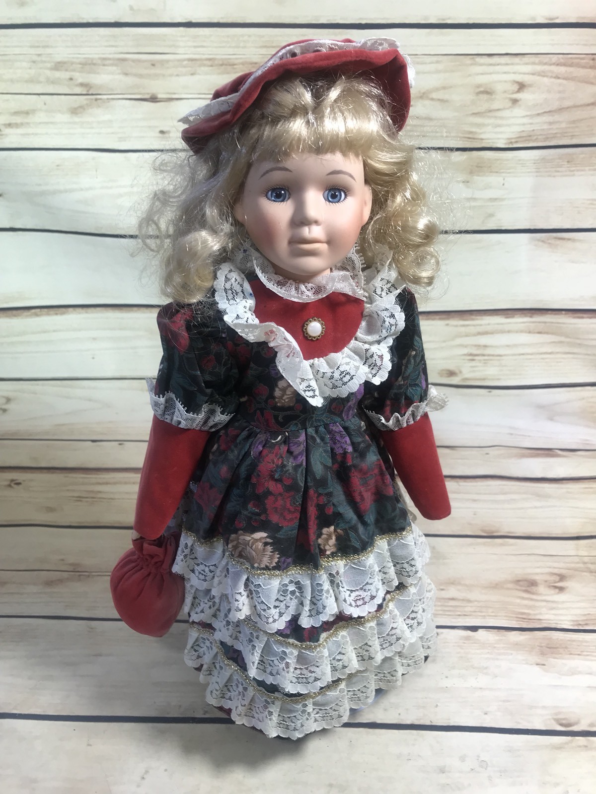 Vtg Porcelain Doll 1995 Four Star International Trading Co Doll w/Stand Collect