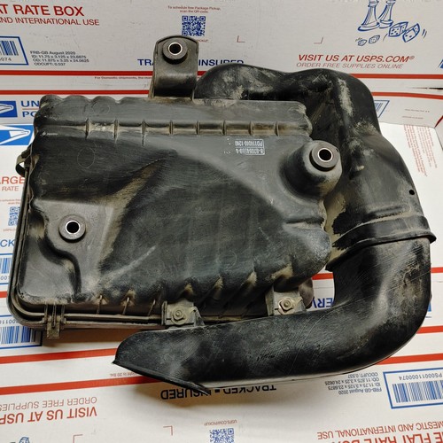 95 Isuzu Rodeo Air Filter Cleaner Box w/ Mounting Bolts OEM - Picture 7 of 14