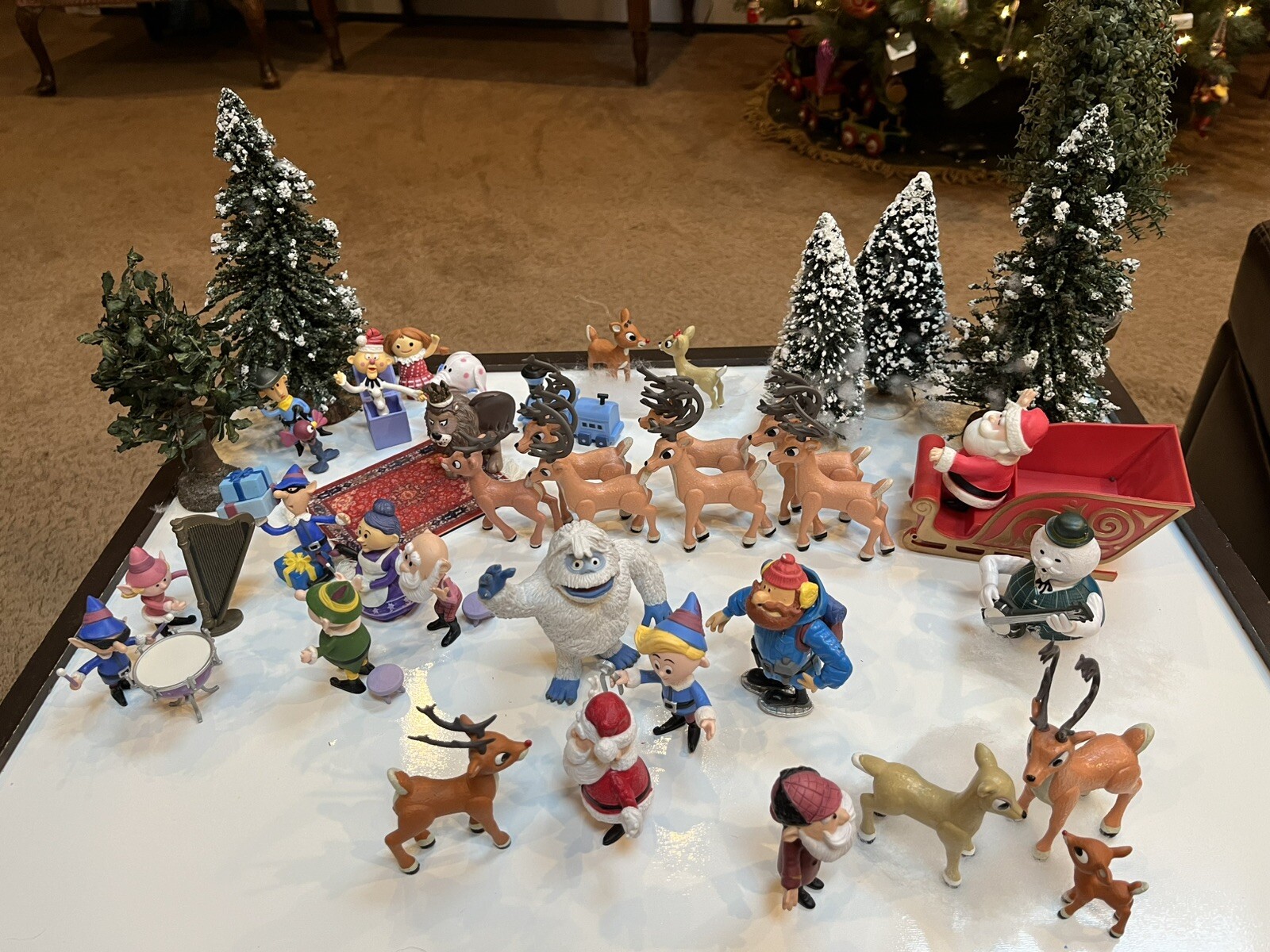 Vtg Large Rudolph Playin Mantis Christmas Play/Decor Set