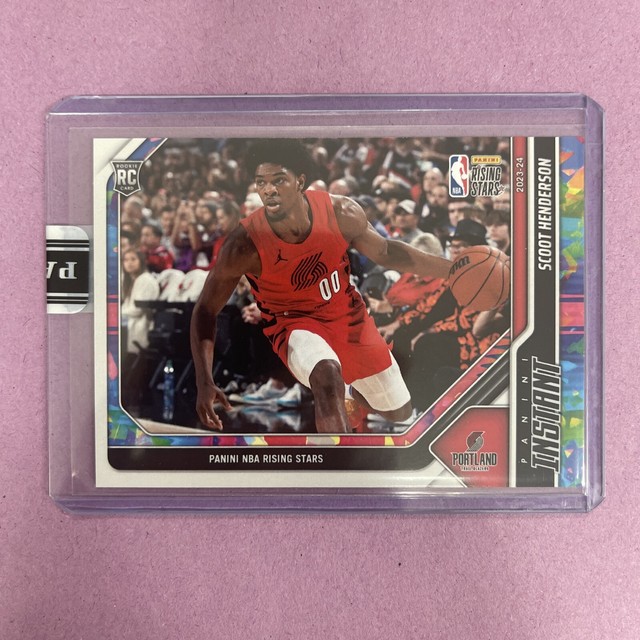 2023-24 Panini Instant Scoot Henderson #352 RC RISING STARS-VERSI. 2/5 (AU2)