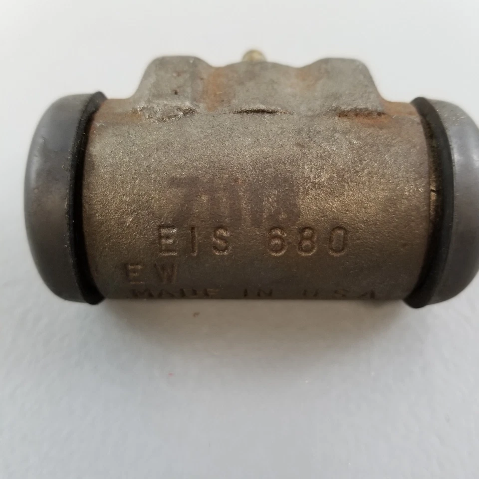 Новый из старых запасов цилиндр переднего барабанного тормоза колеса EIS EW71113 подходит для Jeepster 1968-71 годов выпуска - Изображение 3 из 3