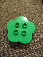 Duplo, Brick Round 4 x 4 Flat Top Scalloped Flower Table Tree Treetop Green