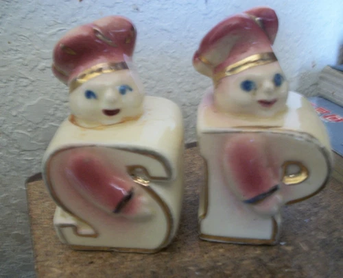 VTG. Pottery Chef Salt & Pepper Shakers. Shawnee ?