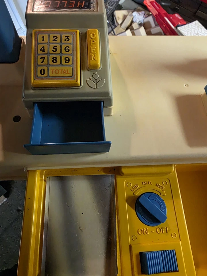 1989 McDonald's Cooking Station/Drive Through The Kitchen. In Great Condition. - Image 4 of 4