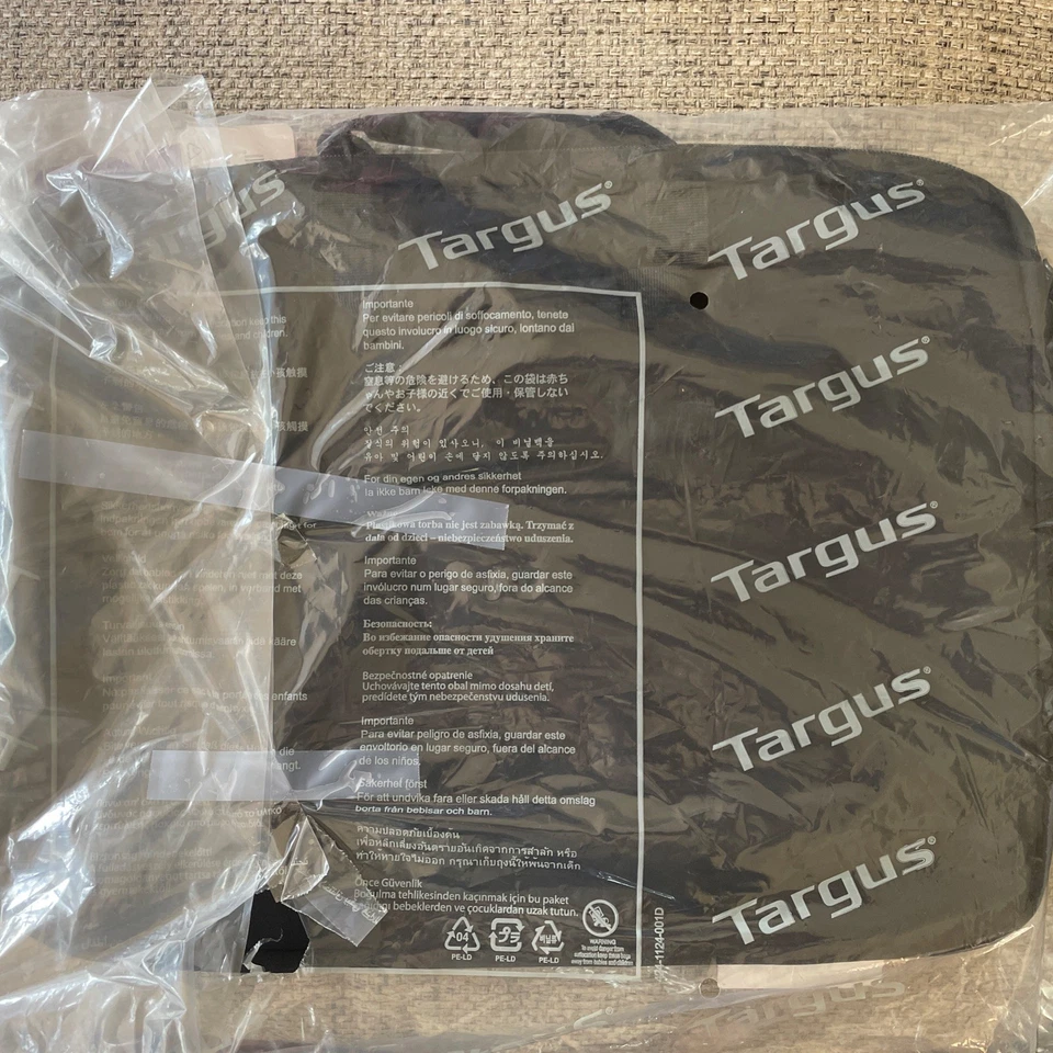 Targus Neoprene Laptop Sleeve for 17" Laptops Black (CVR217-92) - Image 3 of 4